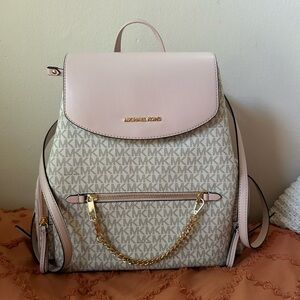 Michael kors bag for sale! Never worn tags still on bag.